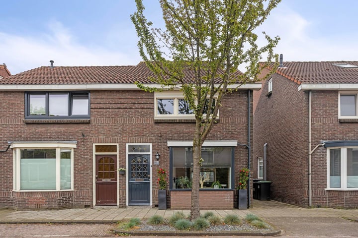 Sint Janstraat 27 in Enschede photo