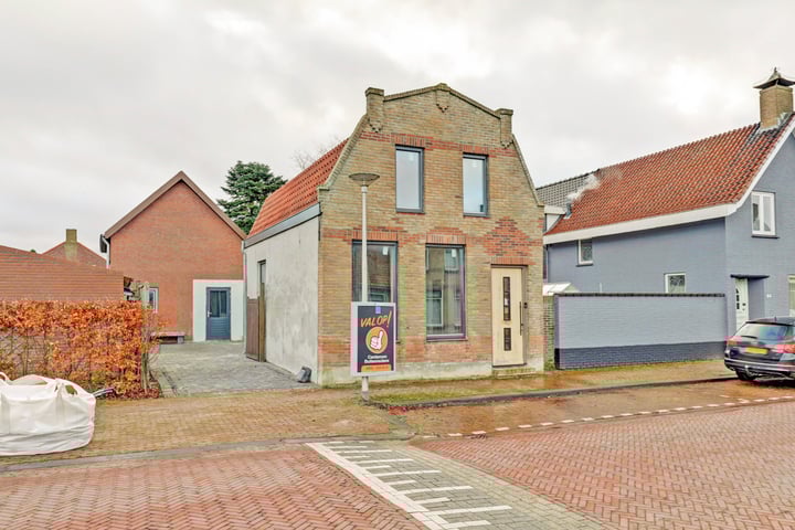 Photo of property Sint Janstraat 88, Sprundel