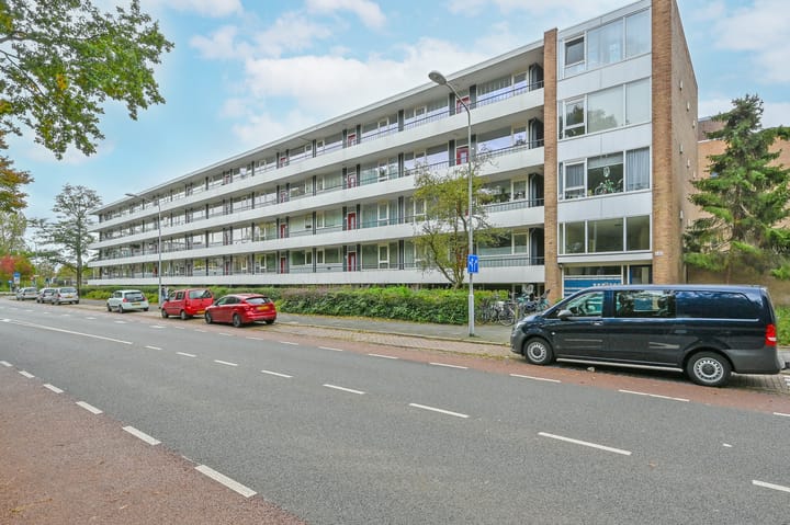 Sint Martinuslaan 1 in Voorburg