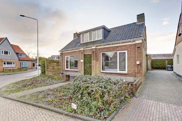 Sint Odulphusstraat 1 in Bakhuizen