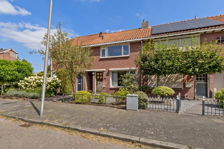 Sint Theresiastraat 25 in Roosendaal