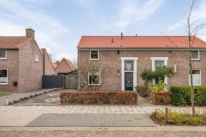 Photo of property Sint Willibrordusplantsoen 28, Deurne