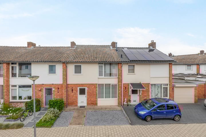 Sinte Lucijweg 24 in Steensel