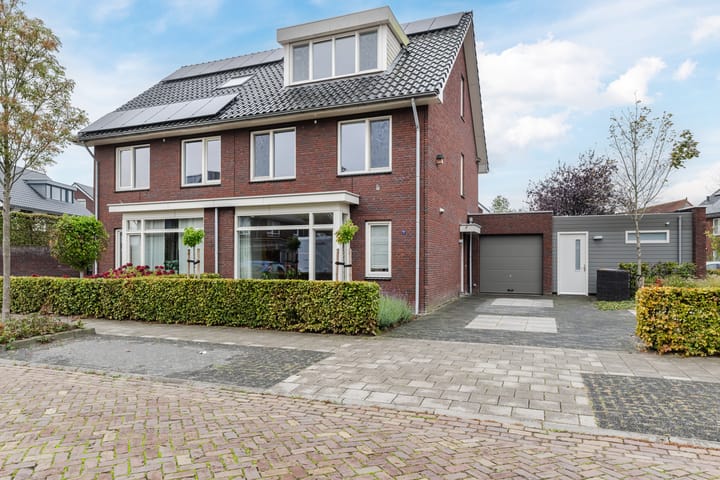 Sjean Vermeulenstraat 3 in Rijen