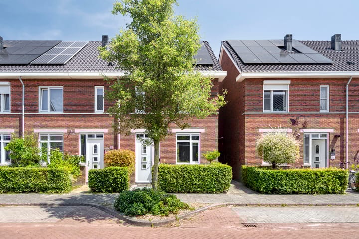 Slagenland 10 in 's Gravenmoer