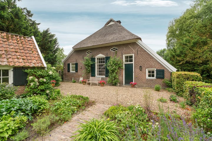 Photo of property Slatweg 15, Hall