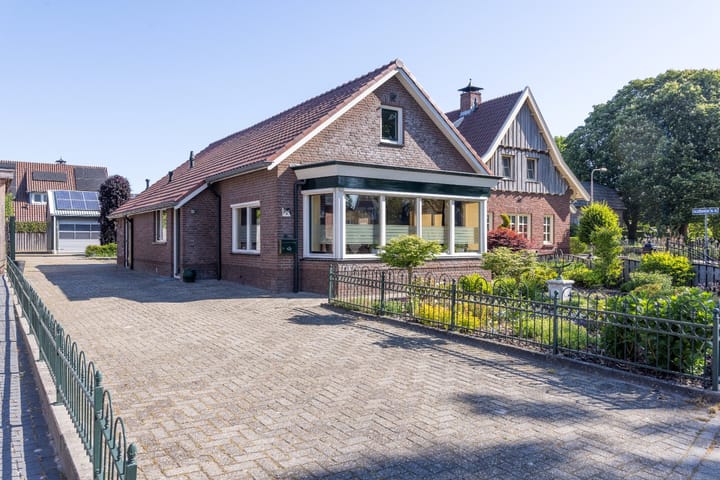 Sluiskade NZ 4 in Westerhaar-Vriezenveensewijk