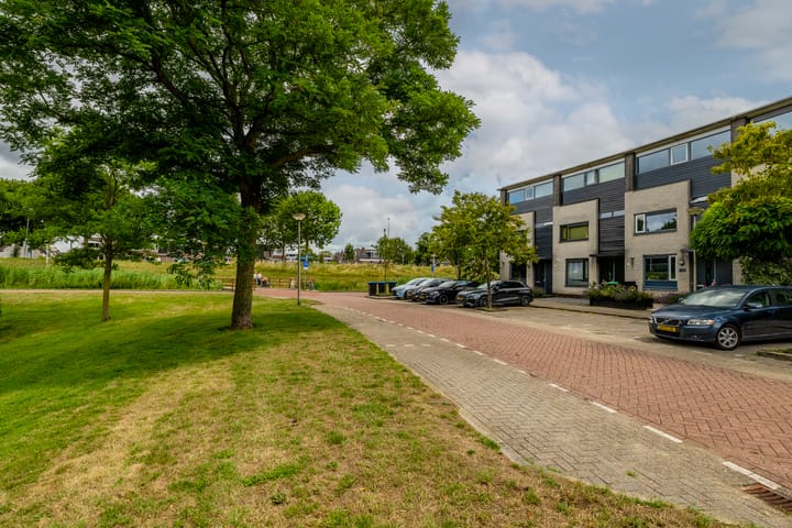 Sluisleede 5 in Barendrecht photo