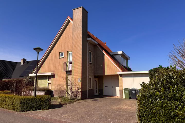 Photo of property Smaragddreef 6, Emmen