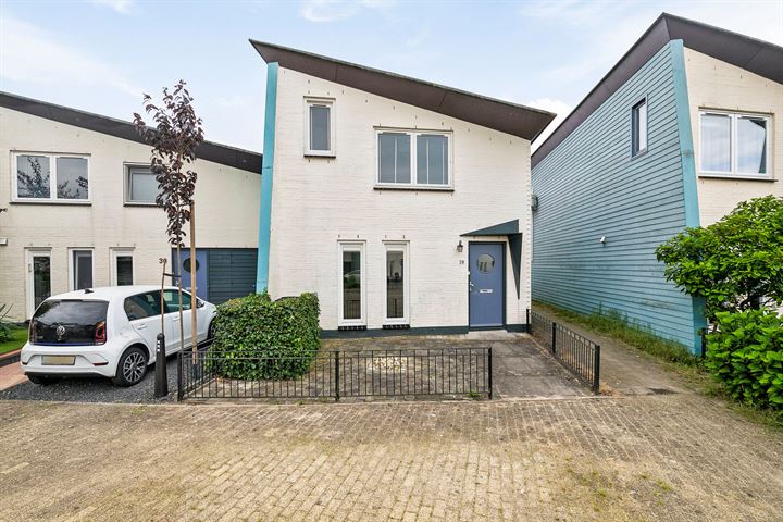 Smaragdhof 28 in Almere photo