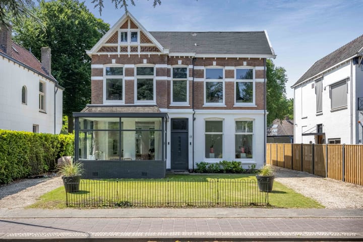 Soestdijkerstraatweg 10 in Hilversum