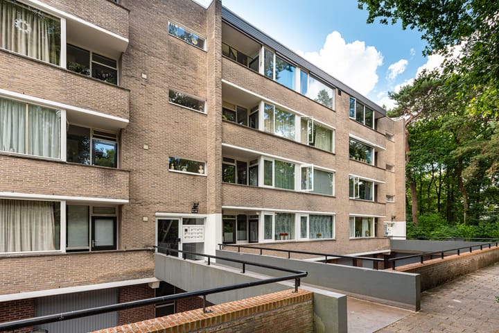 Soestdijkerstraatweg 82-16 in Hilversum