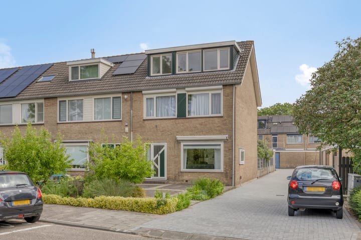 Photo of property Sotaweg 77, Roelofarendsveen