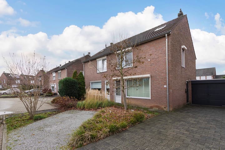 Photo of property Spaarweiden 16, Landgraaf