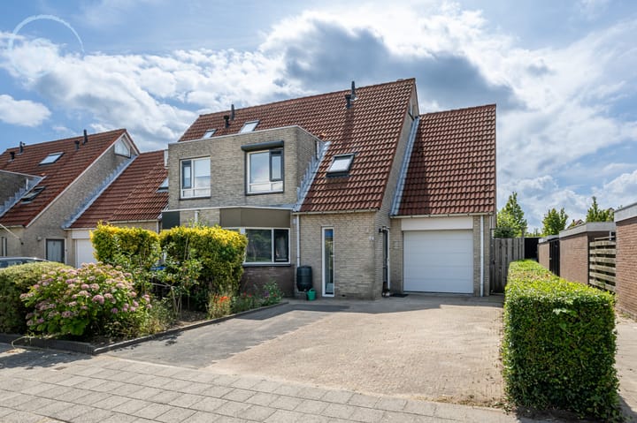 Photo of property Sperwer 42, Sommelsdijk