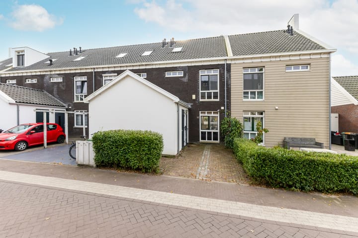 Spoetnikstraat 10 in Oostzaan foto