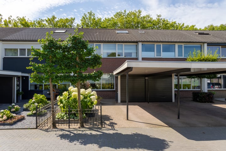 Spoetnikstraat 8 in Helmond