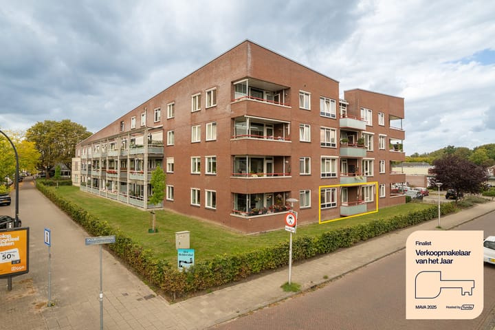 Spoorbaanstraat 1-2 in Enschede Foto