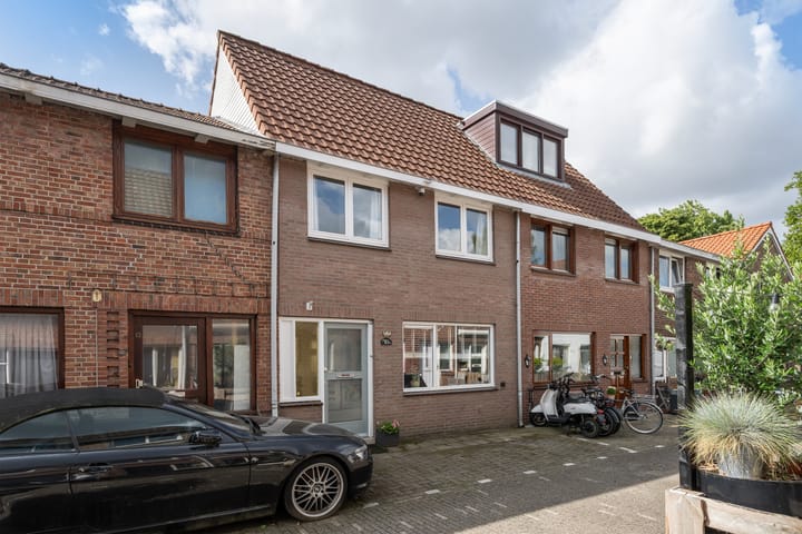 Spoorbaanstraat 10 in Schiedam