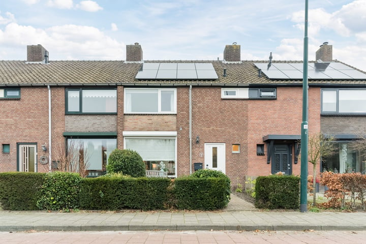 Spoorlaan Noord 32 in Rijen