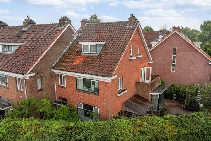 Spoorsingel 100 in Delft