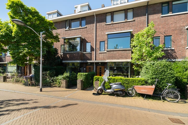 Spoorsingel 92A in Delft