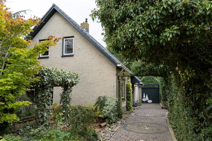 Spoorstraat 1 in Hattem