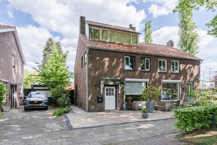 Spoorstraat 27 in Dorst