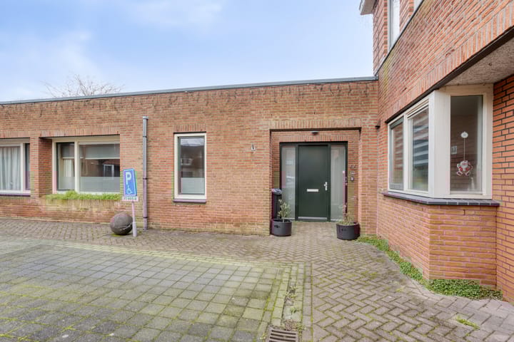 Spoorstraat 46 in Roelofarendsveen