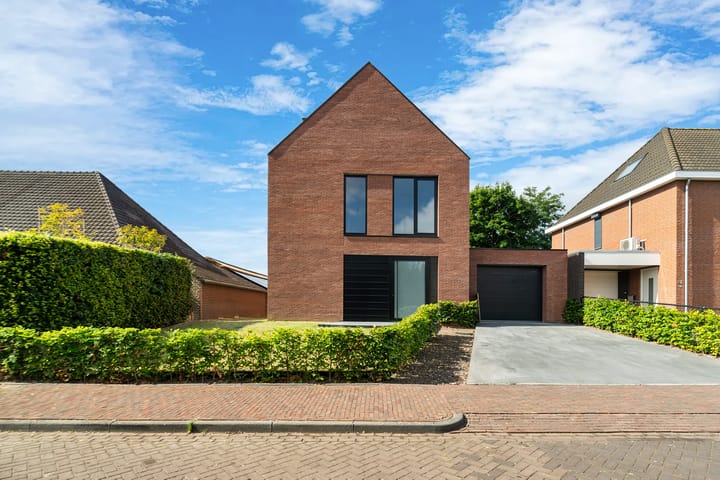 Spoorstraat 73 in Geleen