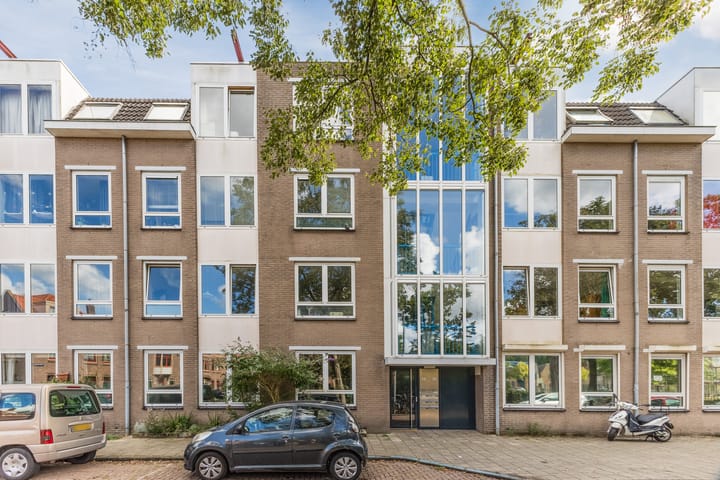 Spreeuwenpark 38A in Amsterdam foto