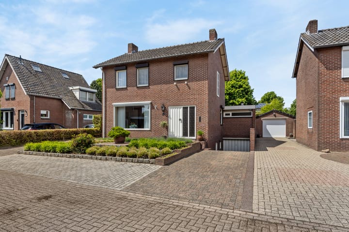 Photo of property St. Annastraat 22, Helden