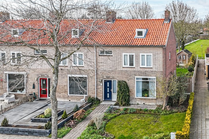 Photo of property St. Hubertus-plaats 11, Tollebeek