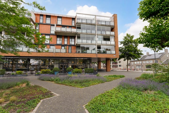 Photo of property St. Jansplein 130, Waalwijk