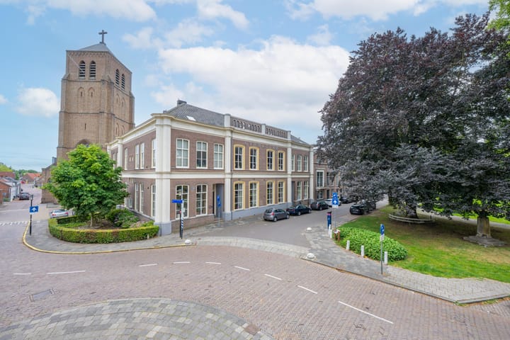 St. Walburg 2-01 in Tiel