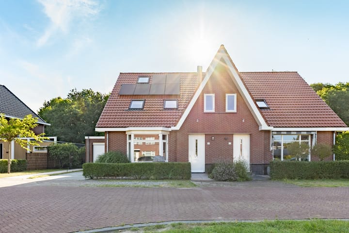 Standerdlaan 19 in Heiloo