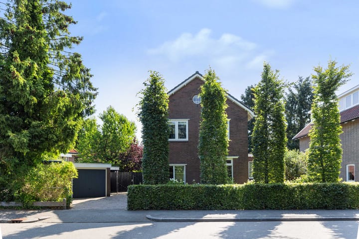 Staringlaan 1 in Apeldoorn