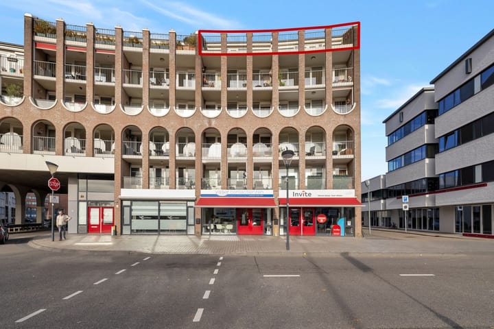 Stationsplein 39 in Helmond foto