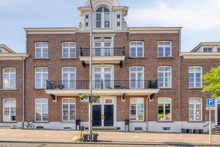 Stationsplein 5C in Roermond foto