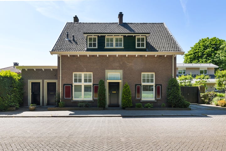 Stationsstraat 2 in Raalte
