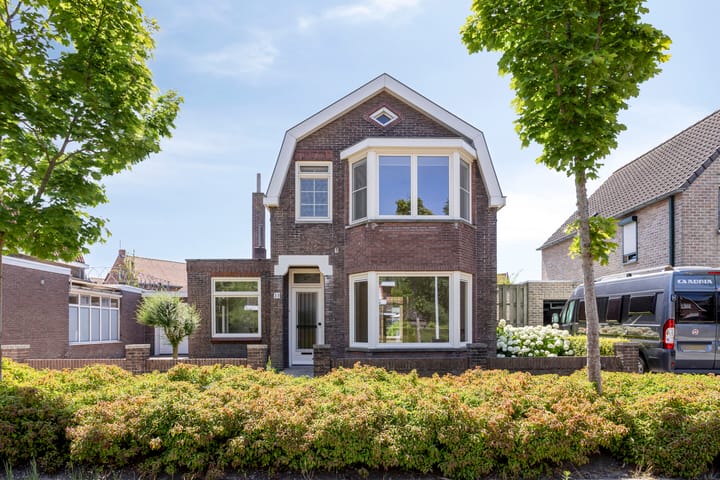 Photo of property Stationsstraat 39, Sas van Gent