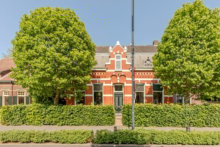 Stationsstraat 6 in Rijen