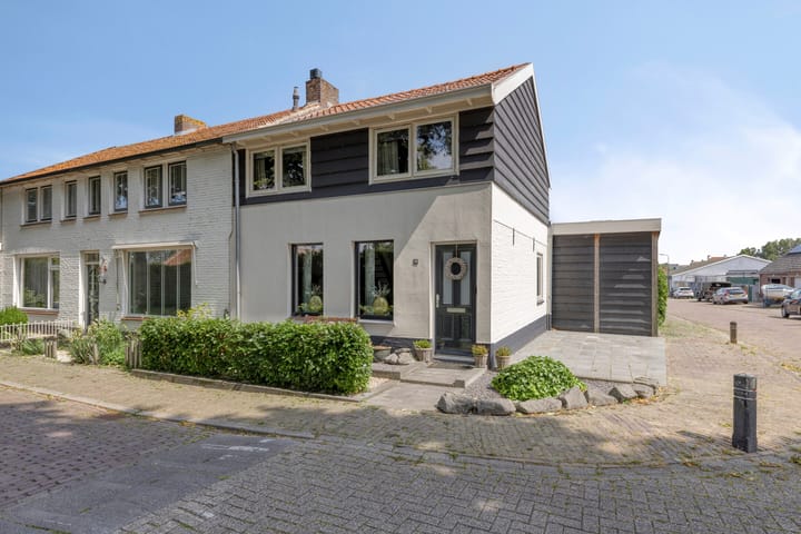 Photo of property Stationsweg 16, Heinkenszand