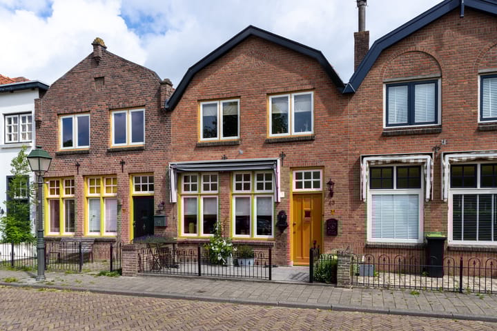 Photo of property Stationsweg 43, Geertruidenberg