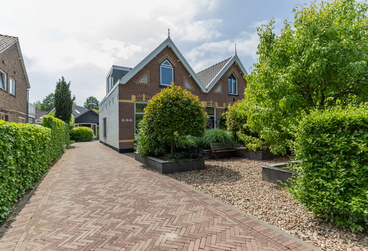 Photo of property Stationsweg 98, Barendrecht