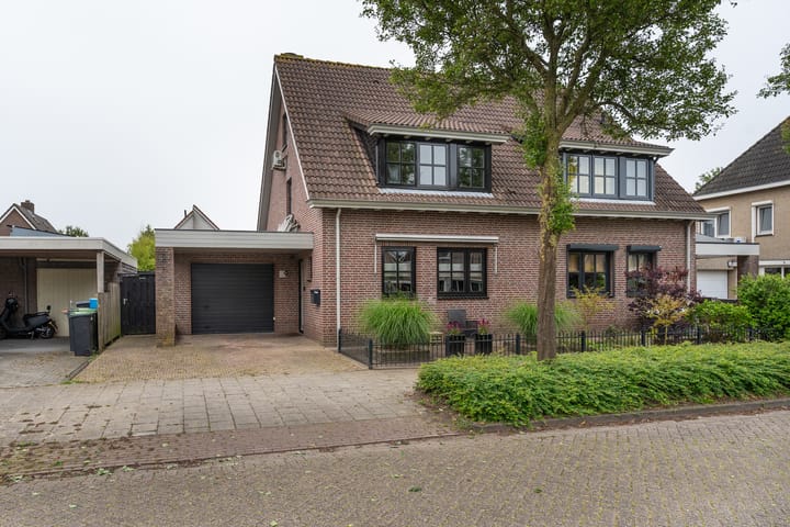Steenakker 18 in Hedel