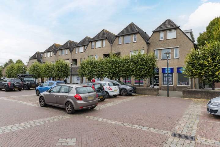 Steenakkerplein 17 in Gilze