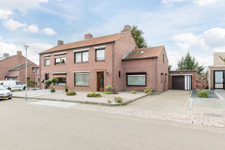 Steenakkerstraat 9 in Maasbracht