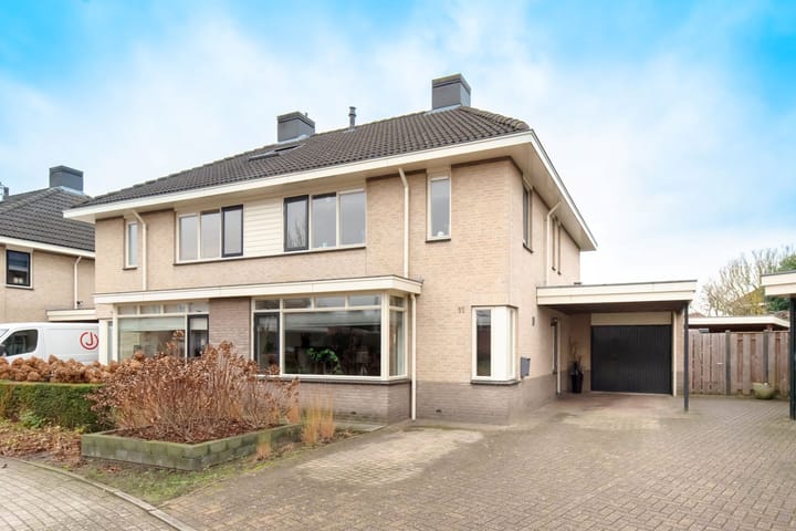 Photo of property Steenanjer 11, Nijverdal