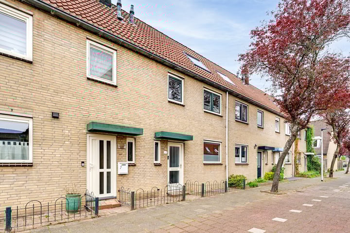 Steentijdkreek 7 in Spijkenisse
